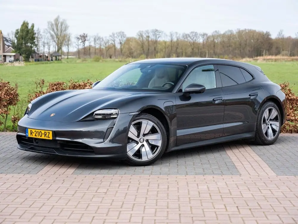 Porsche Taycan 93 kWh uit 2022, foto 2