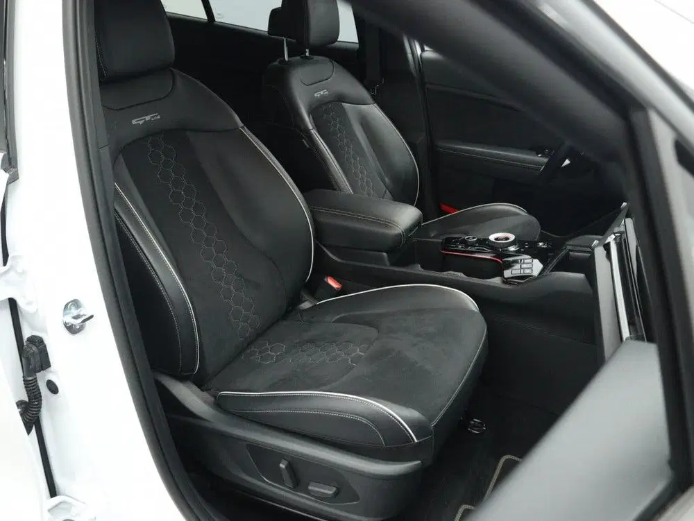 Kia Sportage 1.6 T-GDi Hybrid GT-Line uit 2024, foto 17