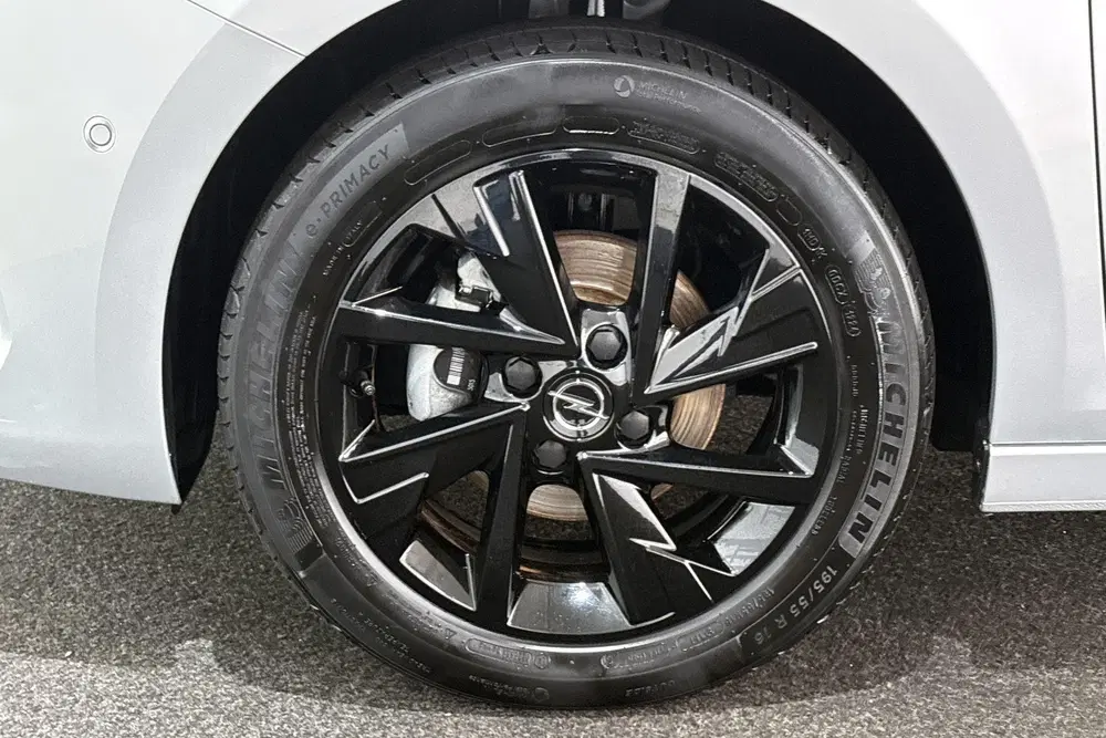 Opel Corsa 1.2 Edition Camera Apple CarPlay Dodehoek uit 2024, foto 19