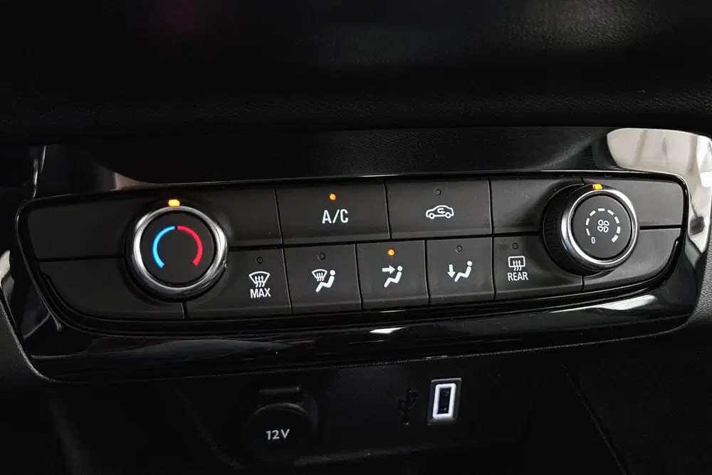 Opel Corsa 1.2 Edition Camera Apple CarPlay Dodehoek uit 2024, foto 20