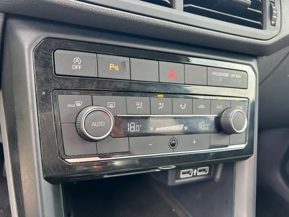 Volkswagen T-Cross 1.0 TSI r line virtual cockpit, trekhaak uit 2019, foto 17