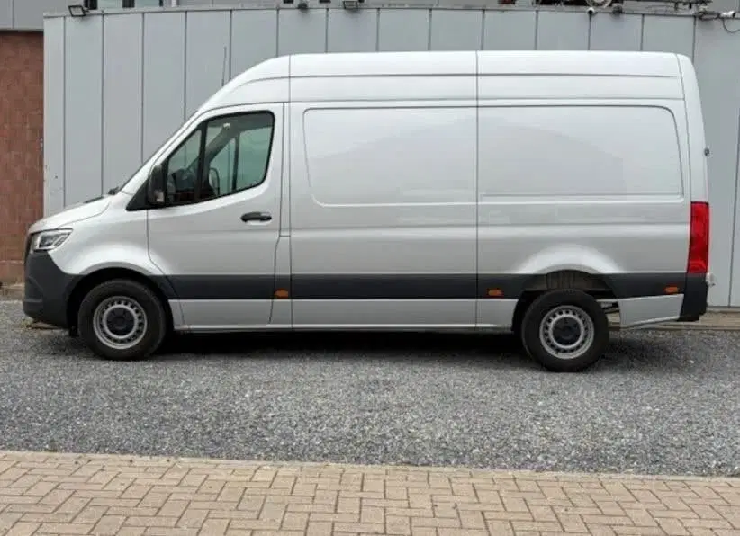 Mercedes-Benz Sprinter 319CDI 190PK L2H2 uit 2023, foto 5
