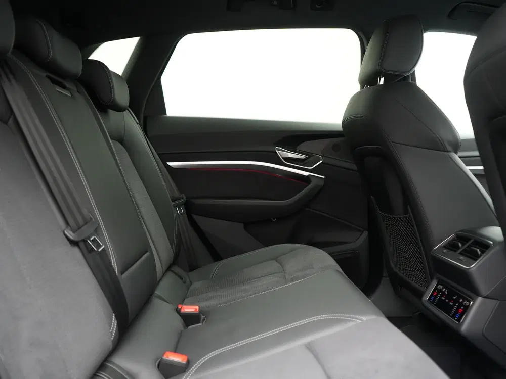 Audi Q8 e-tron 55 Quattro S Line 114 kWh 408pk Dealer O.H uit 2024, foto 6