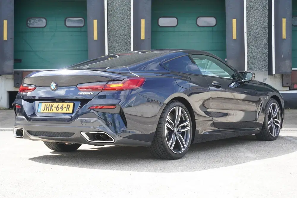 BMW 8-serie M850i 530pk xDrive High Executive uit 2022, foto 2