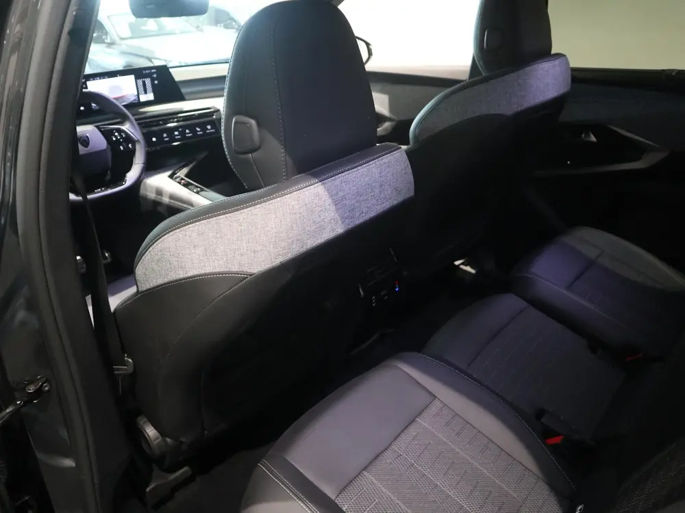 Peugeot 5008 1.2 Hybrid 145 GT 7p STOEL- EN STUURVERWAR uit 2025, foto 10