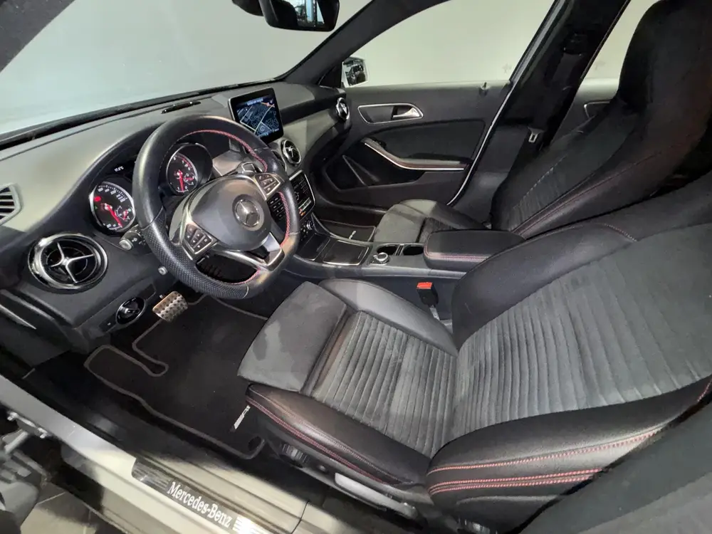 Mercedes-Benz GLA 180 AMG Line Navigatie uit 2019, foto 14