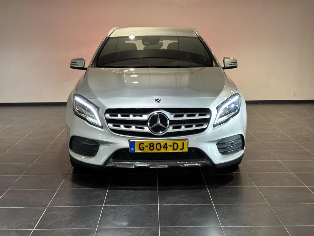 Mercedes-Benz GLA 180 AMG Line Navigatie uit 2019, foto 2