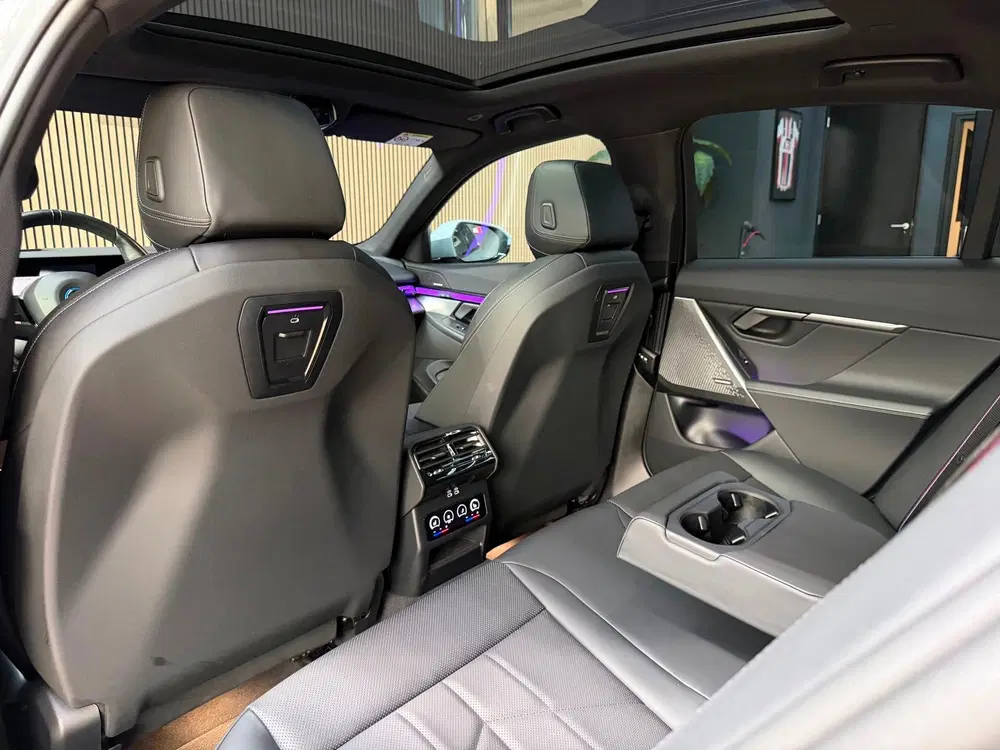 BMW i5 EDrive40 84 kWh M Sport uit 2024, foto 14