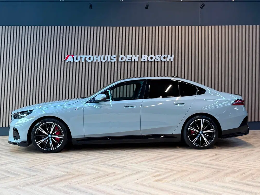 BMW i5 EDrive40 84 kWh M Sport uit 2024, foto 3