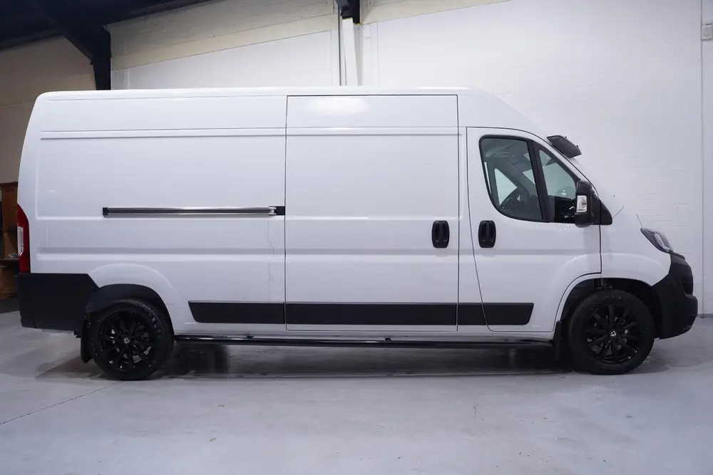 Fiat Ducato 2.2 MultiJet 140 pk L3H2 Black&White Editi uit 2024, foto 7
