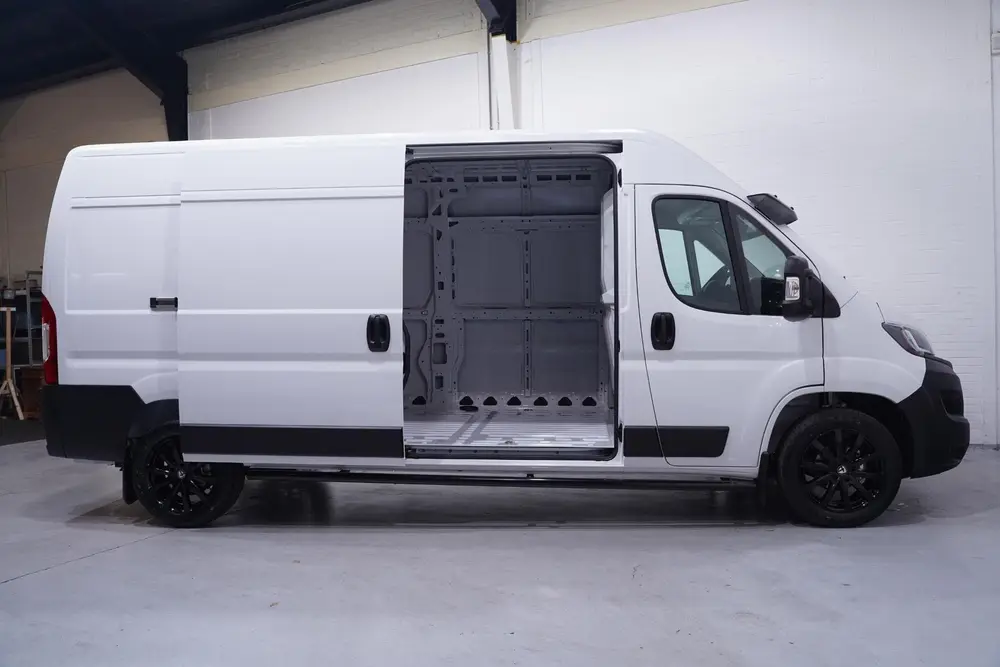 Fiat Ducato 2.2 MultiJet 140 pk L3H2 Black&White Editi uit 2024, foto 8