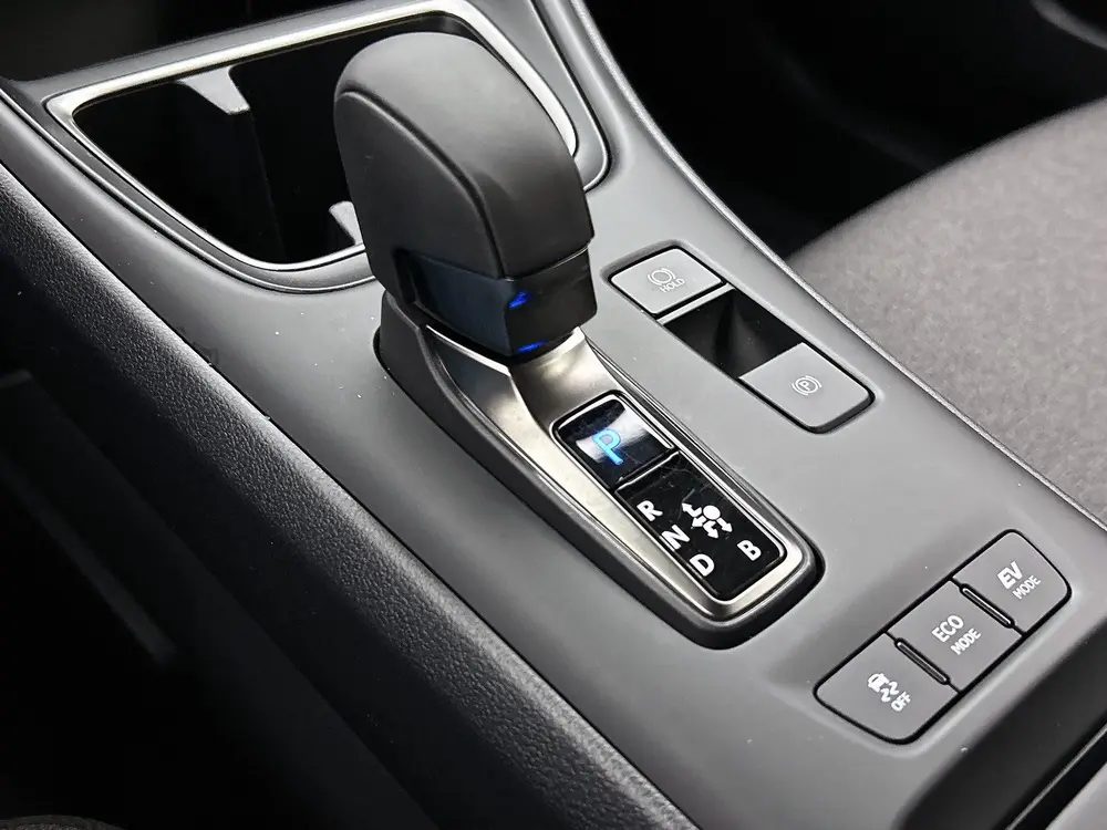 Lexus LBX 2WD uit 2024, foto 11