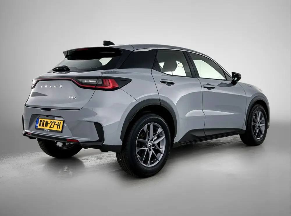 Lexus LBX 2WD uit 2024, foto 2