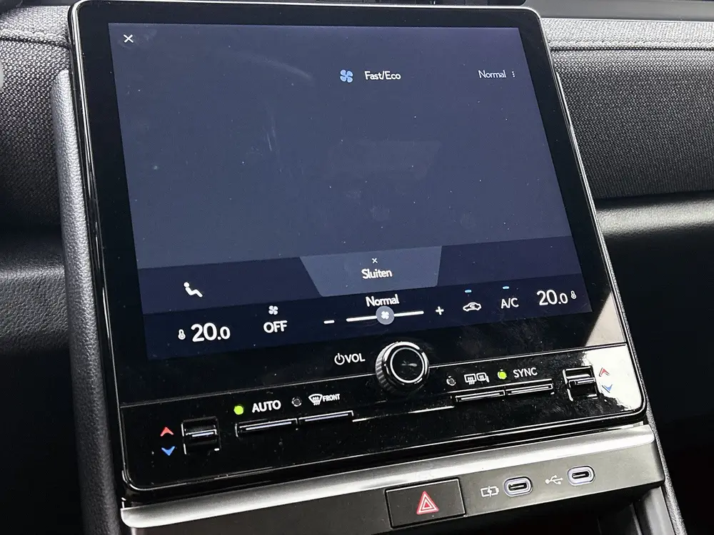Lexus LBX 2WD uit 2025, foto 10