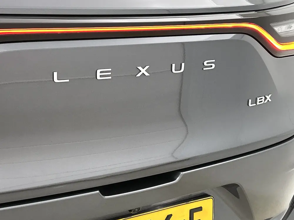 Lexus LBX 2WD uit 2025, foto 19