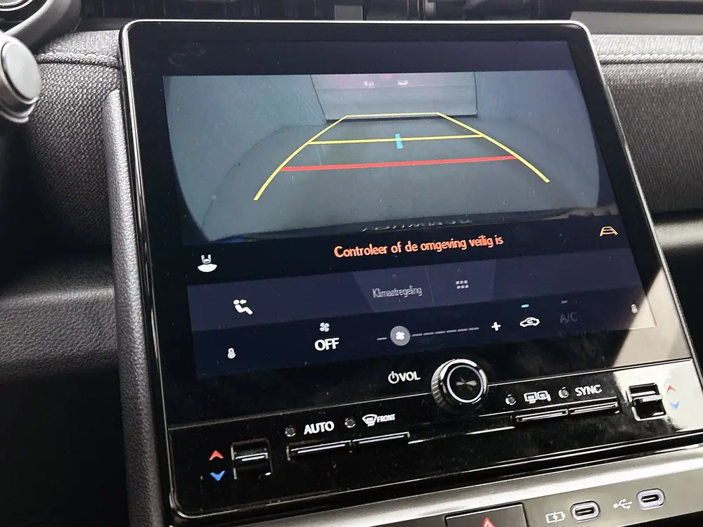 Lexus LBX 2WD uit 2025, foto 8