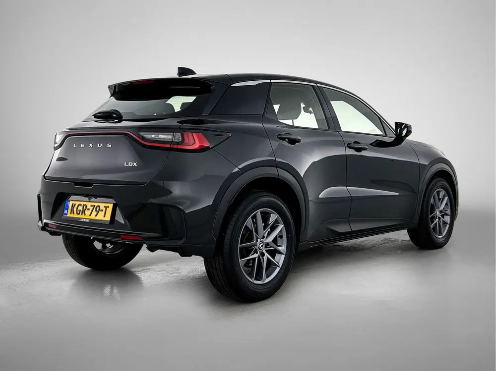 Lexus LBX 2WD uit 2024, foto 2