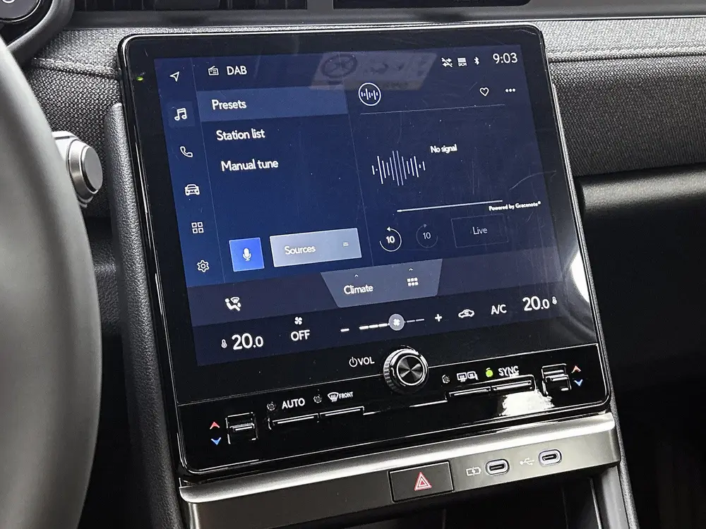 Lexus LBX 2WD uit 2024, foto 7