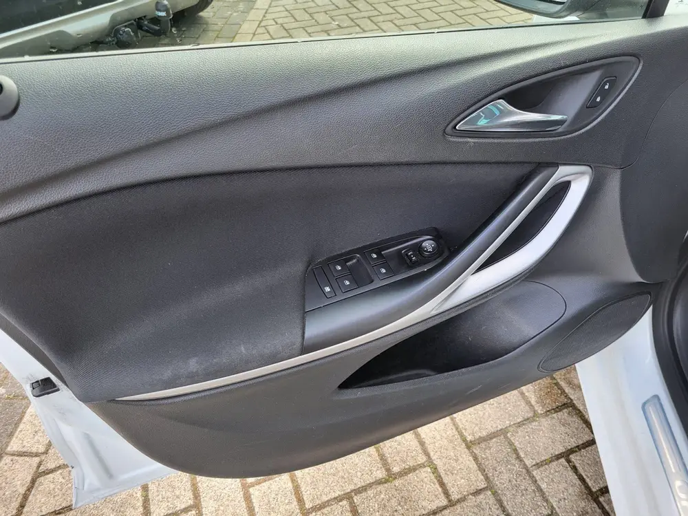 Opel Astra Sports Tourer 1.0 Turbo 120 Jaar Edition uit 2019, foto 10