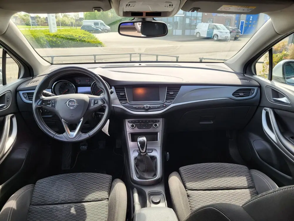 Opel Astra Sports Tourer 1.0 Turbo 120 Jaar Edition uit 2019, foto 12