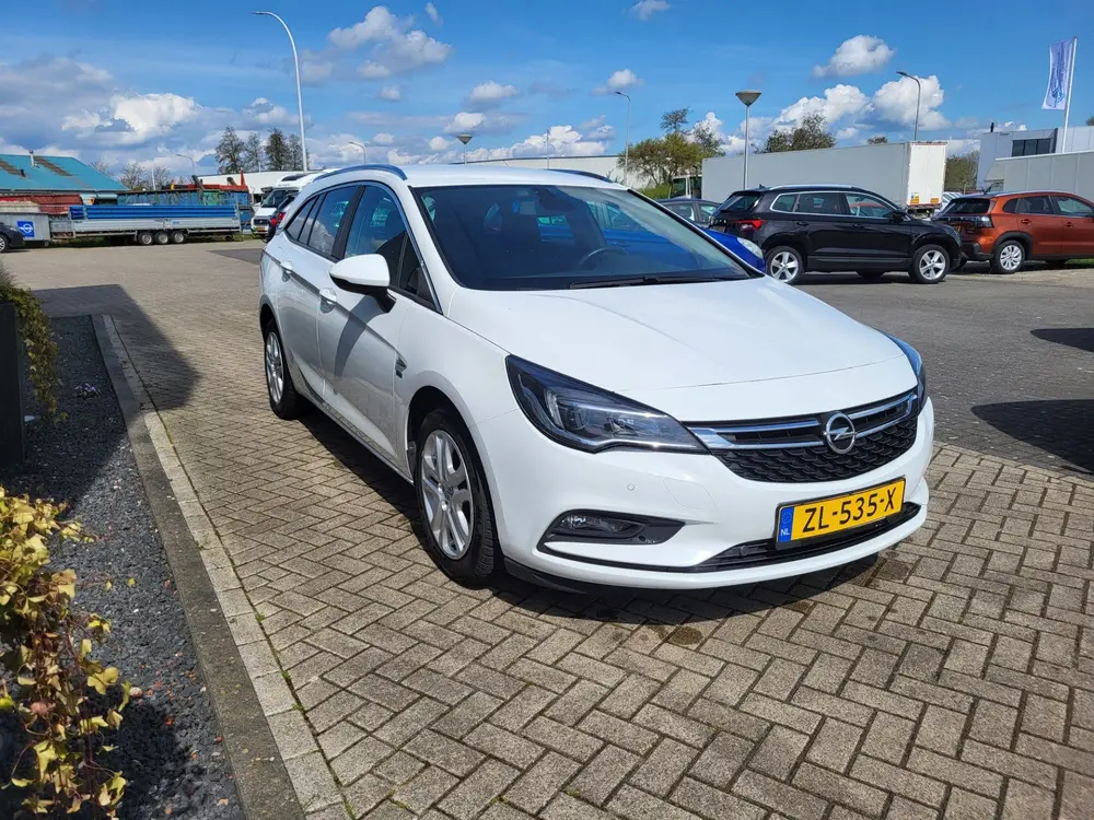 Opel Astra Sports Tourer 1.0 Turbo 120 Jaar Edition uit 2019, foto 4