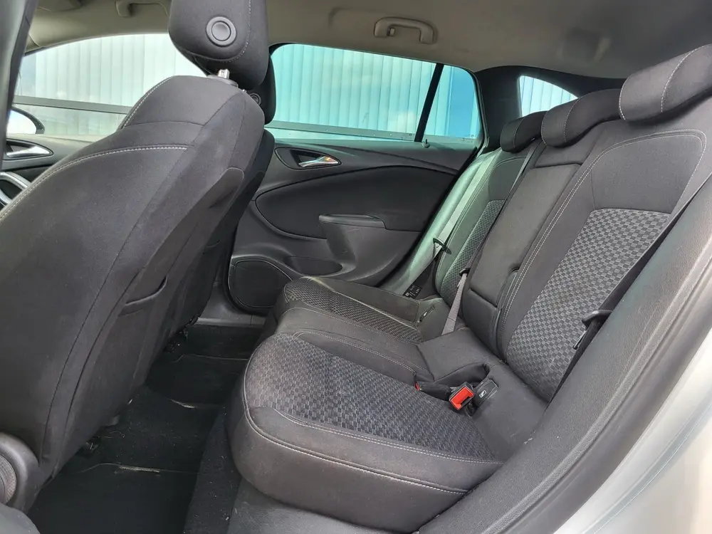 Opel Astra Sports Tourer 1.0 Turbo 120 Jaar Edition uit 2019, foto 9