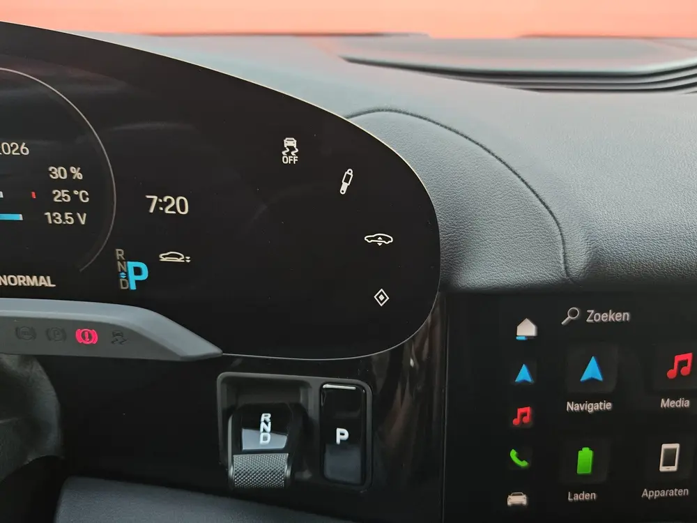 Porsche Taycan 93 uit 2021, foto 15