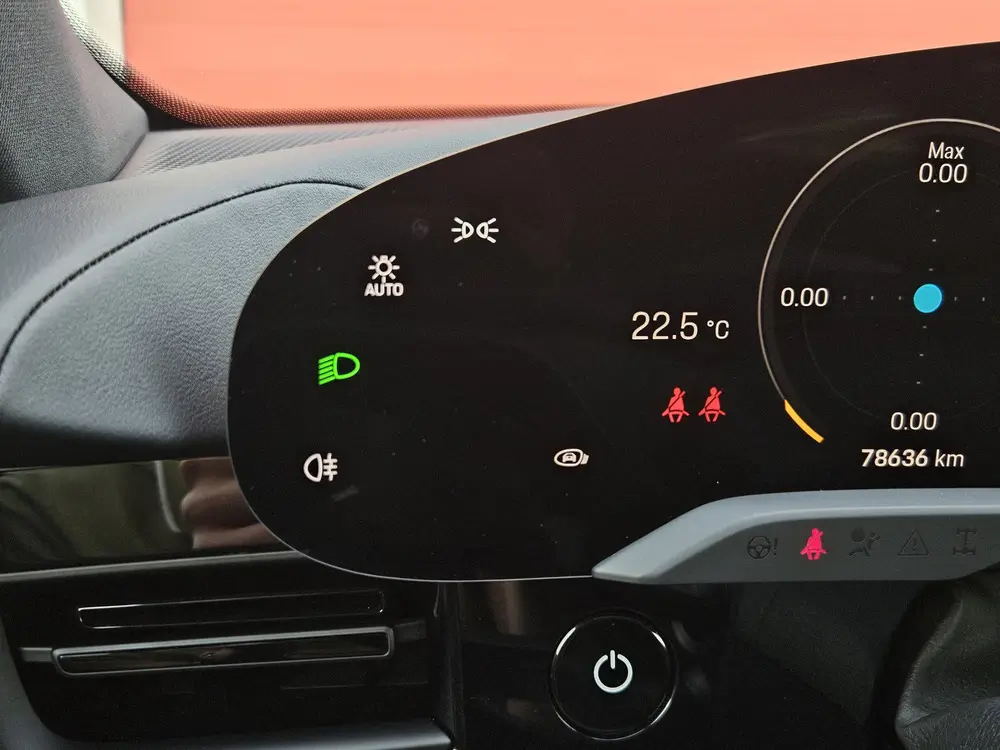 Porsche Taycan 93 uit 2021, foto 16