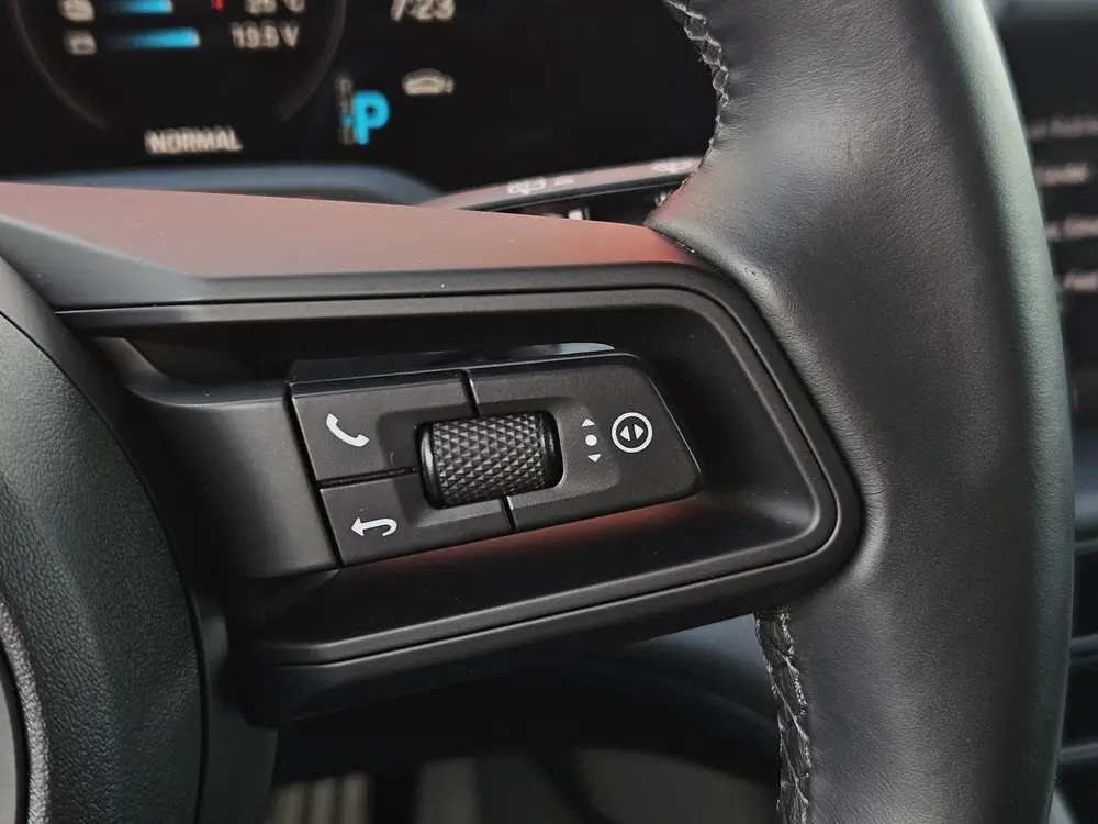 Porsche Taycan 93 uit 2021, foto 18