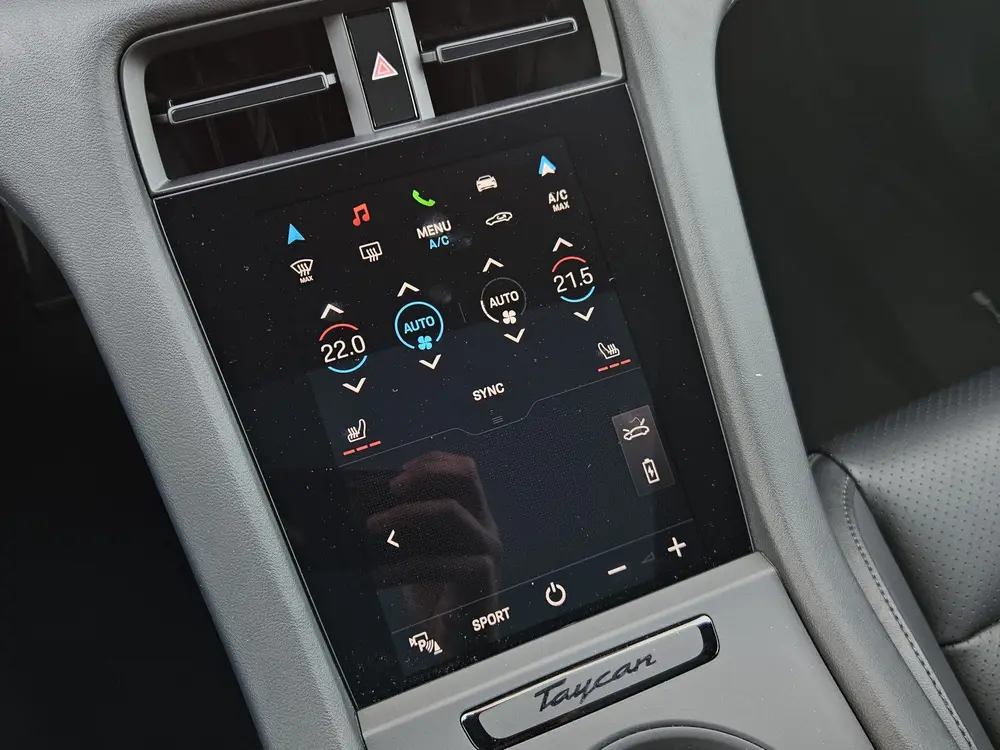 Porsche Taycan 93 uit 2021, foto 19