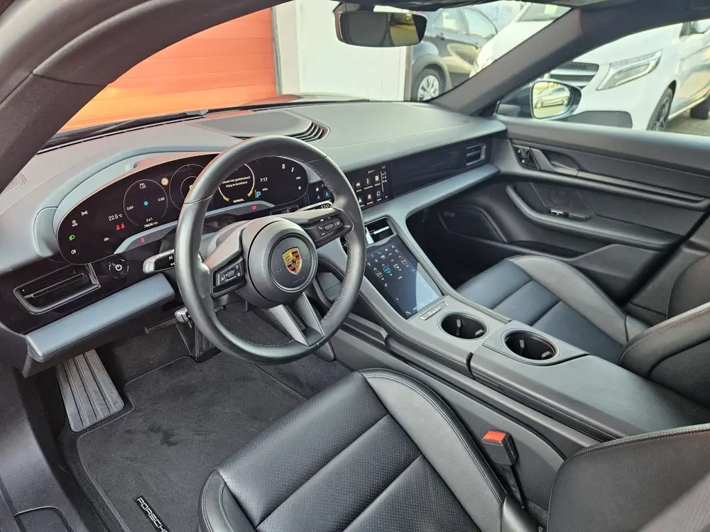 Porsche Taycan 93 uit 2021, foto 3