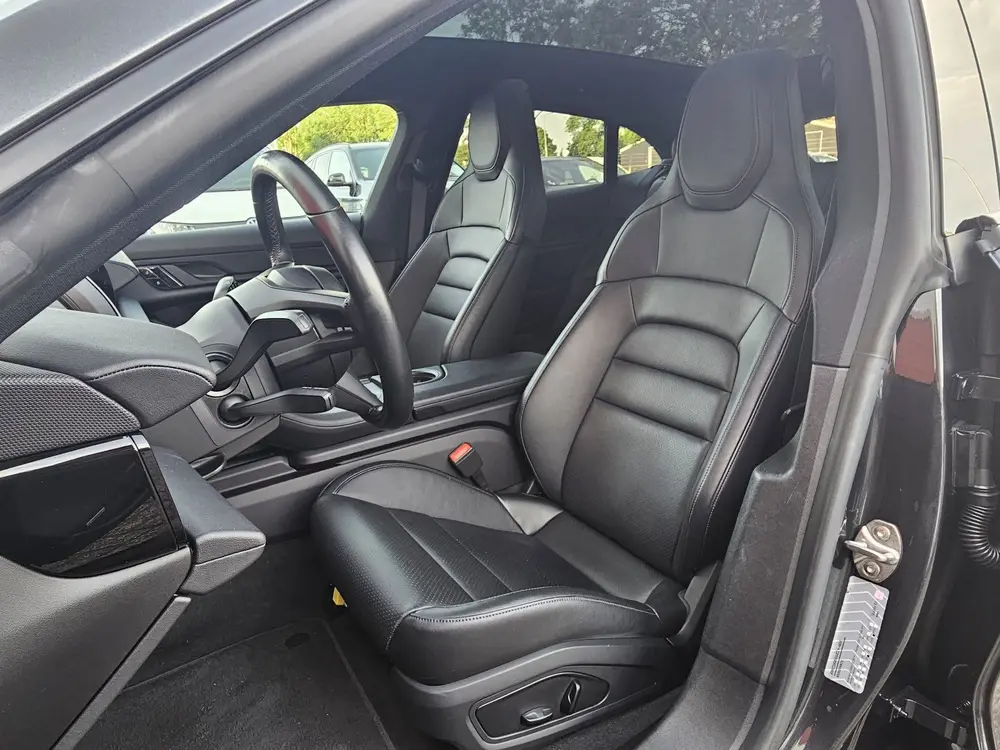 Porsche Taycan 93 uit 2021, foto 4