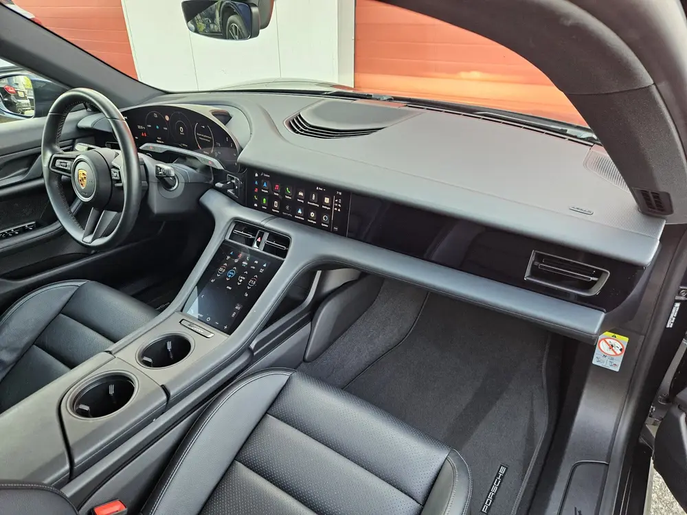 Porsche Taycan 93 uit 2021, foto 5