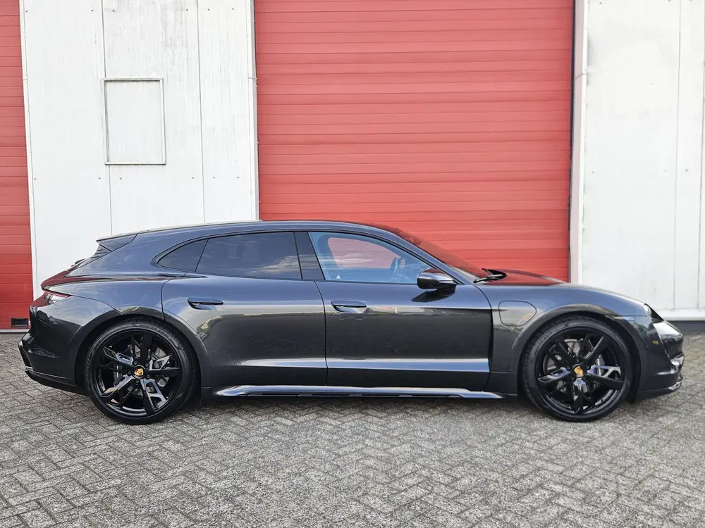 Porsche Taycan 93 uit 2021, foto 6