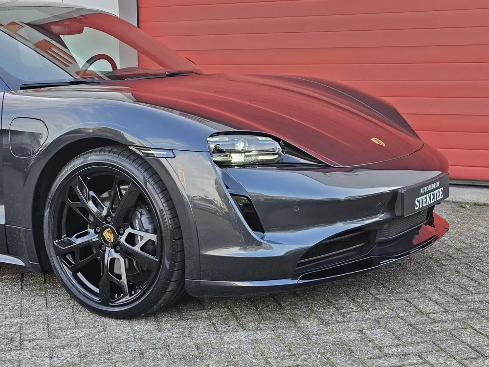 Porsche Taycan 93 uit 2021, foto 7