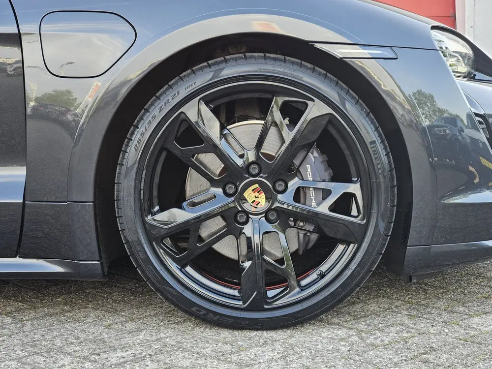 Porsche Taycan 93 uit 2021, foto 8