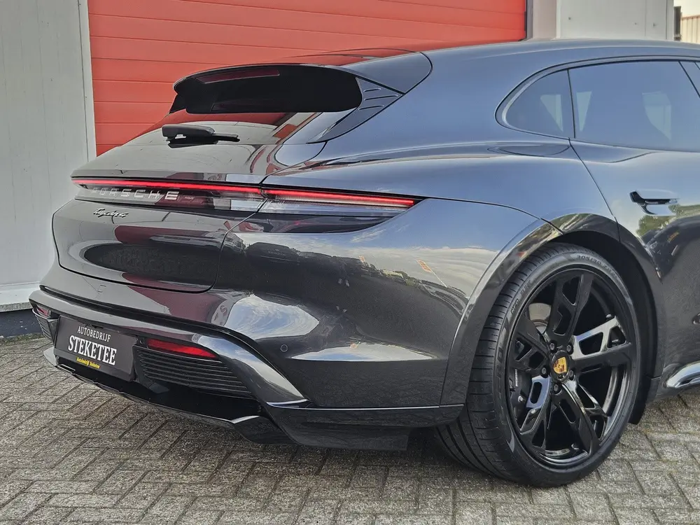 Porsche Taycan 93 uit 2021, foto 9