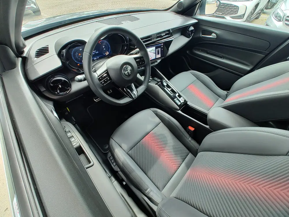 Alfa Romeo Junior 1.2 TURBO HYBRID IBRIDA SPECIALE AUT. Dode uit 2025, foto 14