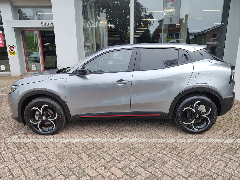 Alfa Romeo Junior 1.2 TURBO HYBRID IBRIDA SPECIALE AUT. Dode uit 2025, foto 2
