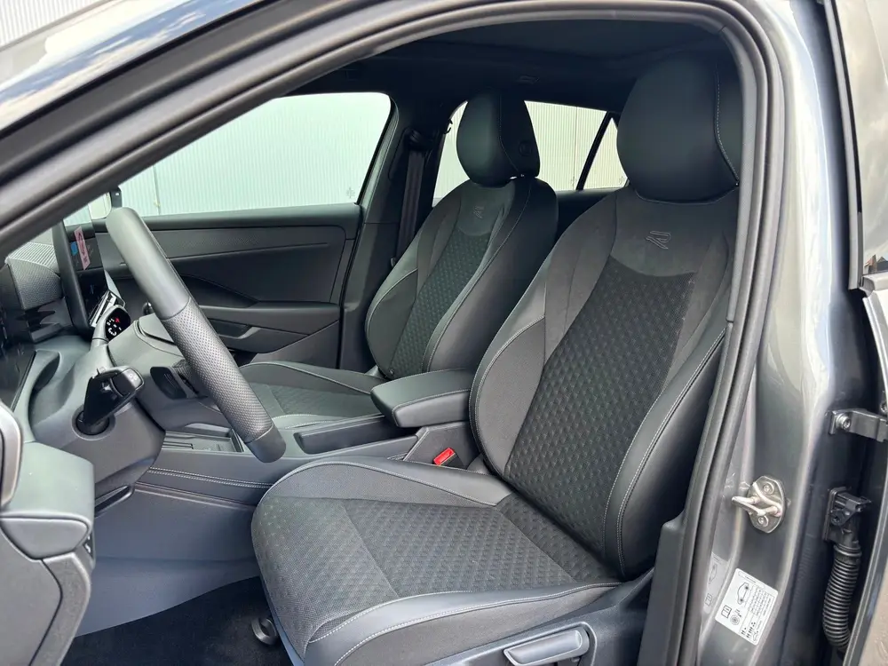 Volkswagen T-Roc 1.5 eTsi (150 pk) R-Line automaat - panoram uit 2026, foto 18
