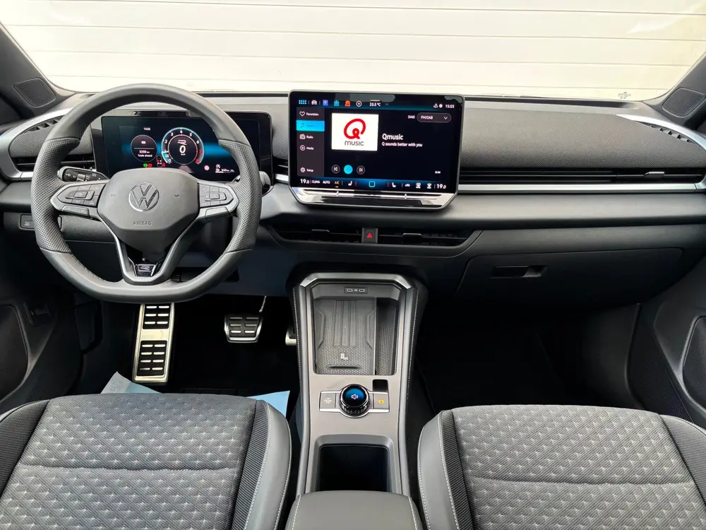 Volkswagen T-Roc 1.5 eTsi (150 pk) R-Line automaat - panoram uit 2026, foto 6