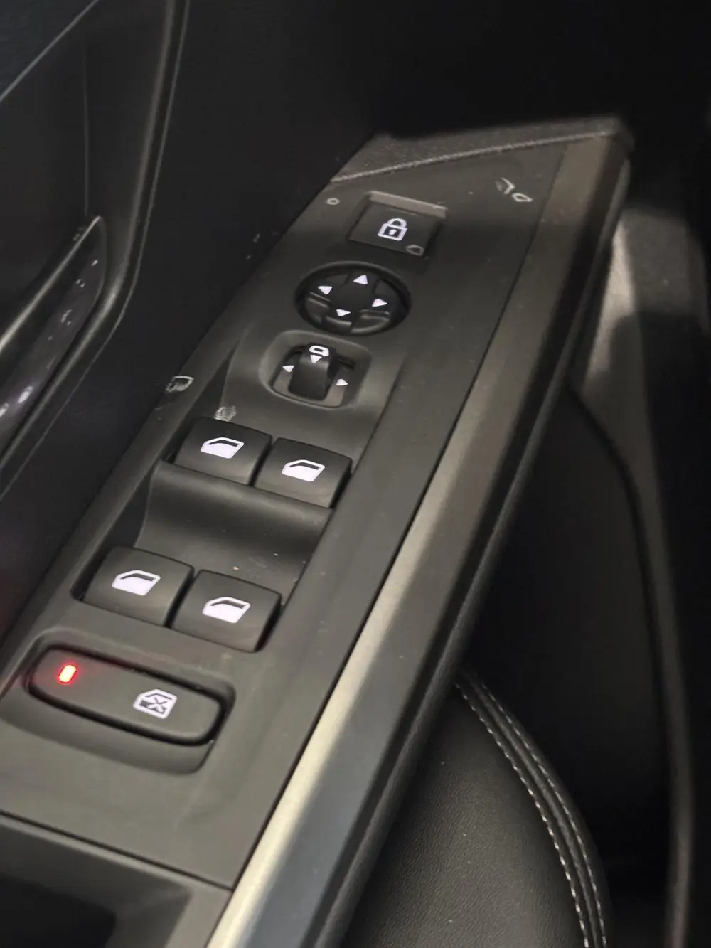 Peugeot 5008 1.2 Hybrid 145 Allure 7p uit 2025, foto 7