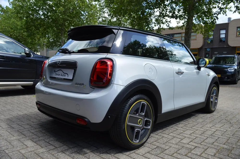Mini Electric Charged 33 kWh (F56)Leder uit 2019, foto 20
