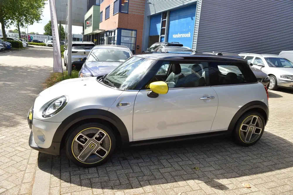 Mini Electric Charged 33 kWh (F56)Leder uit 2019, foto 6