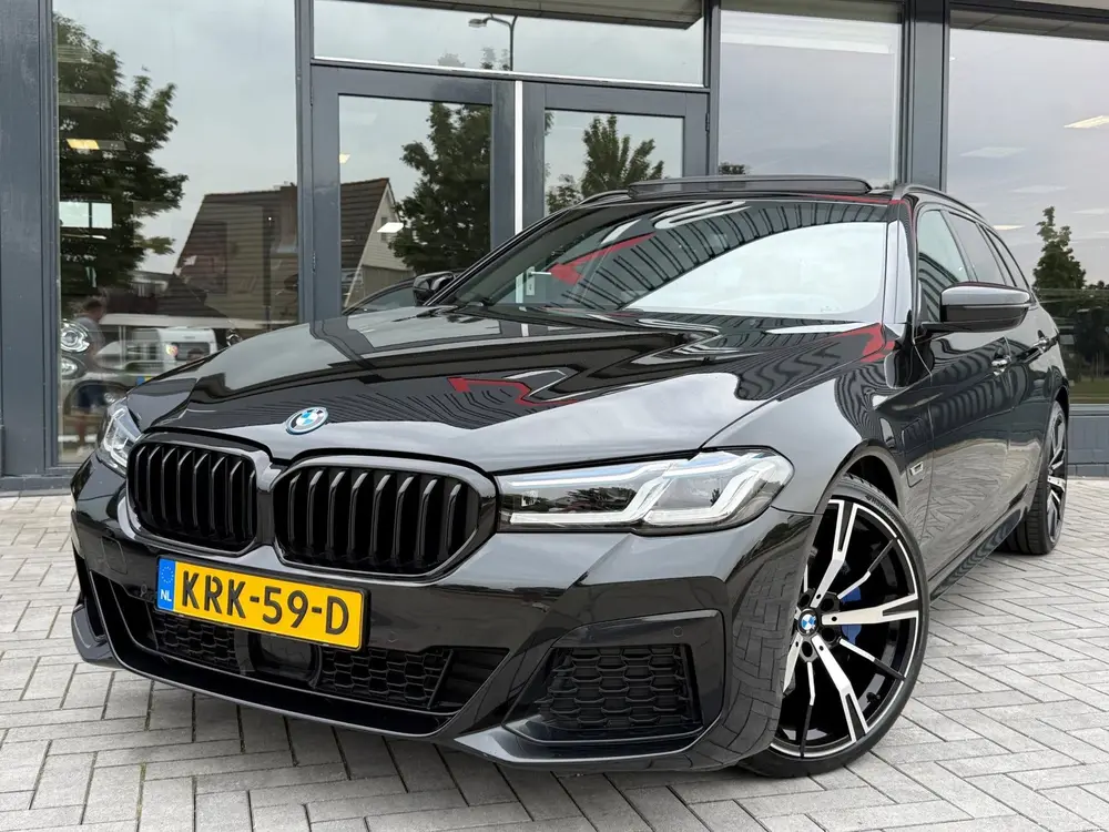 BMW 5-serie 530e Business M Pano Laser HUD Camera uit 2022, foto 2
