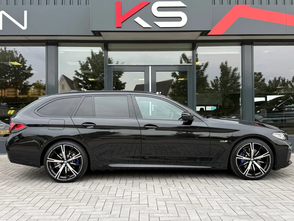 BMW 5-serie 530e Business M Pano Laser HUD Camera uit 2022, foto 9