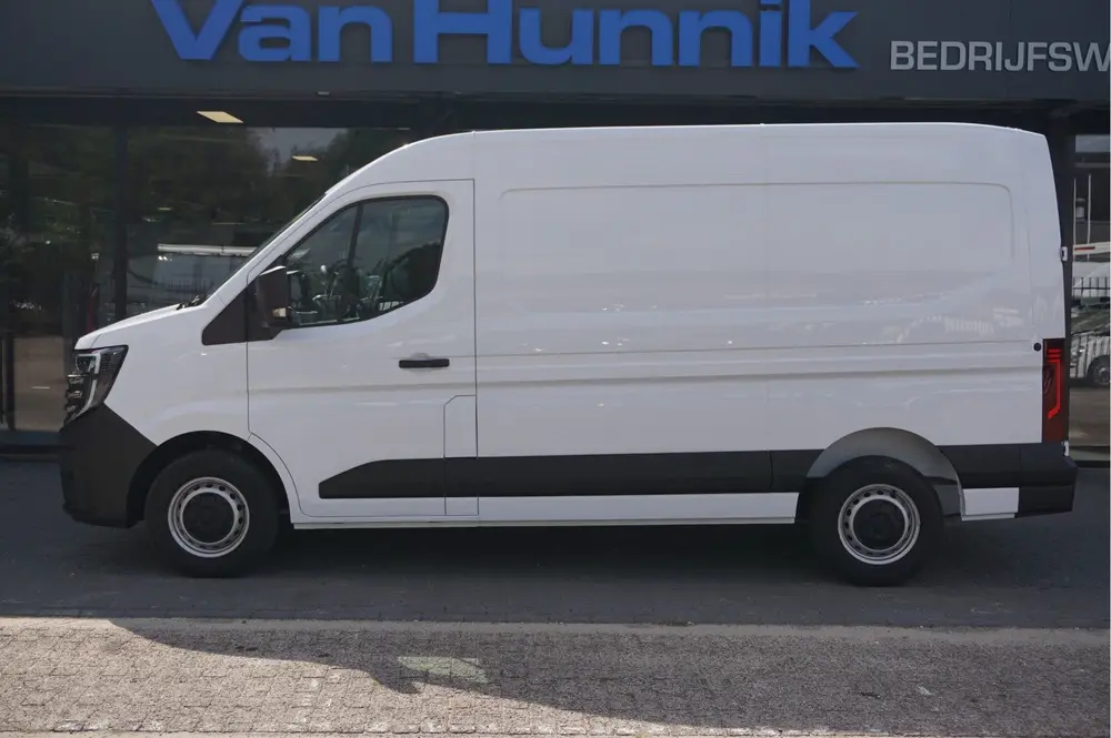 Nissan Interstar 3.5T 130PK N-Connecta L2H2 BPM VRIJ 10" R uit 2024, foto 2