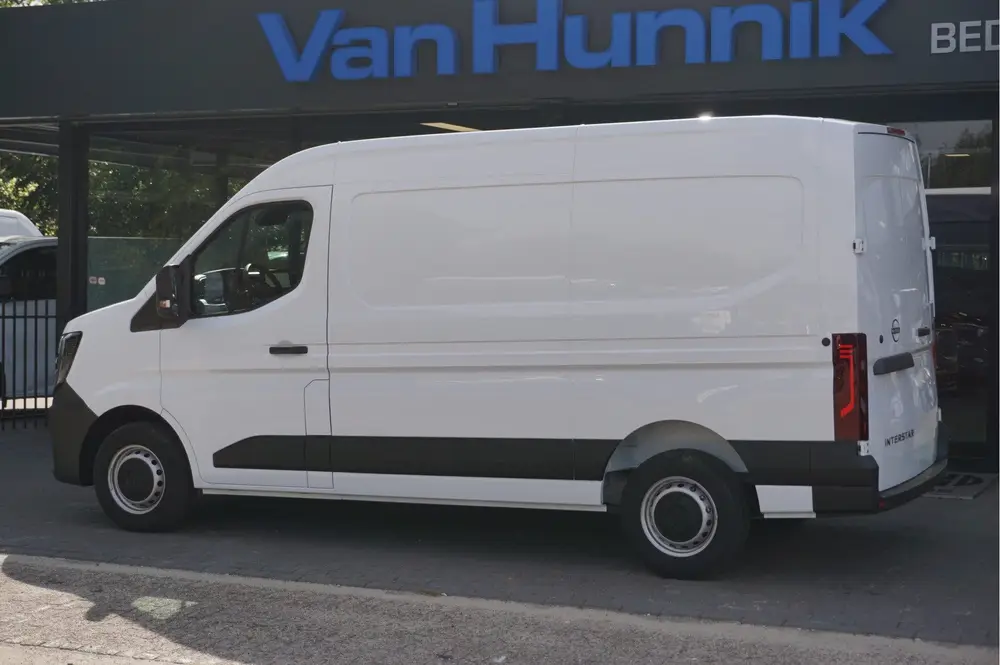 Nissan Interstar 3.5T 130PK N-Connecta L2H2 BPM VRIJ 10" R uit 2024, foto 3