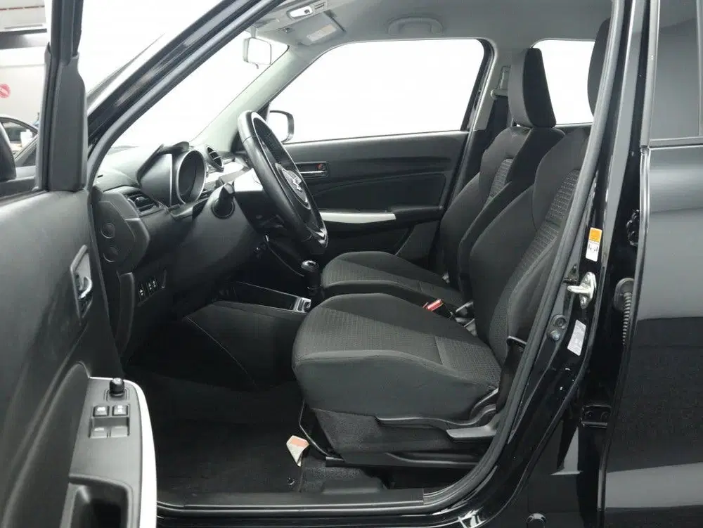 Suzuki Swift 1.2 1.2 Comfort Smart Hybrid uit 2021, foto 16