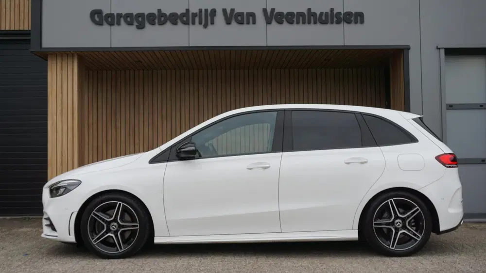 Mercedes-Benz B-Klasse 220 192pk AMG line *Night Pack* Burme uit 2021, foto 2